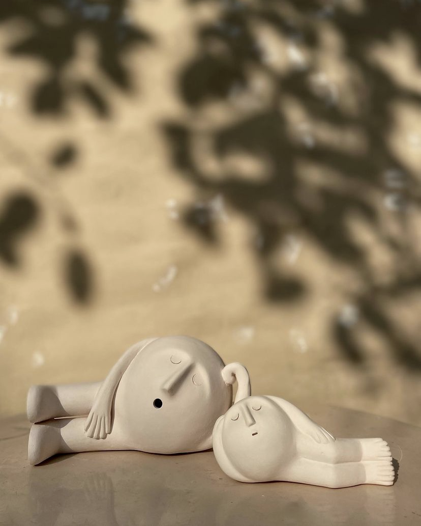 Sculpture of 2 people resting
